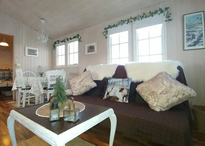 Cosy Cottage-Alfabakki-With Hot Tub